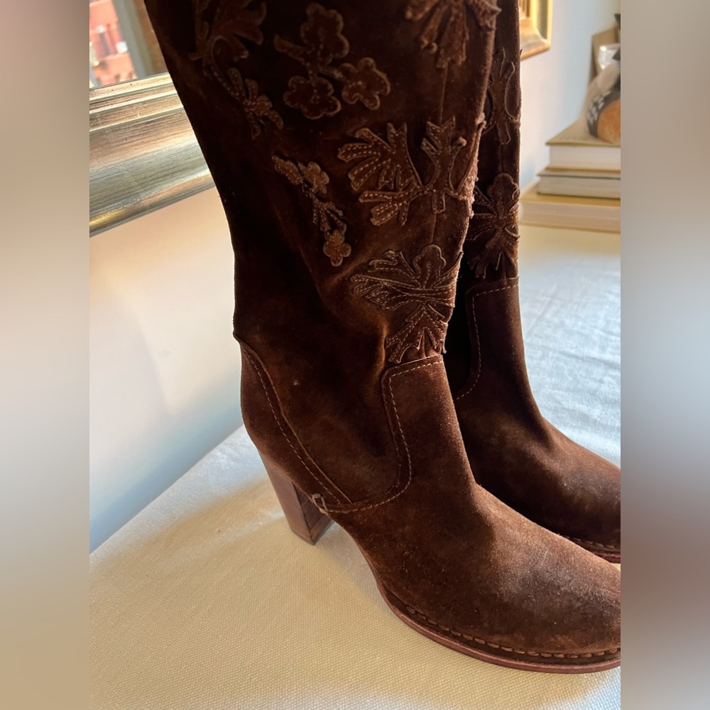 Apepazzo suede boots NWOT Sz 8